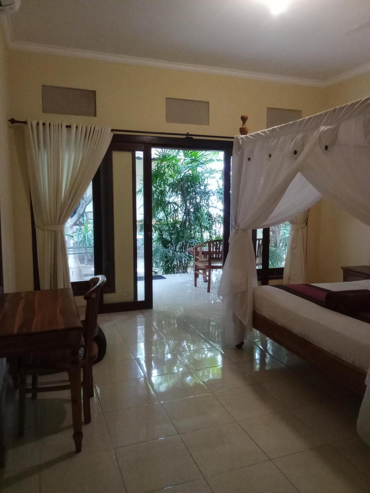 Pondok Aldi Hostel Amed Kültér fotó
